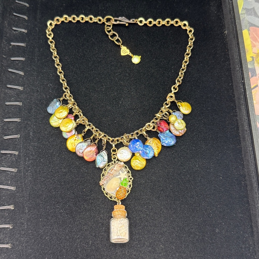 👑Adorned Crown Jewelry assemblage Pearl seascape bottle of sand shells necklace - Picture 4 of 10